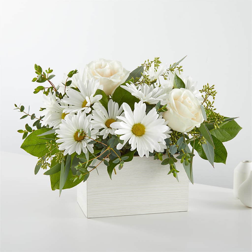Fresh Linen Box Bouquet – Tinys Flowers, Lansing IL