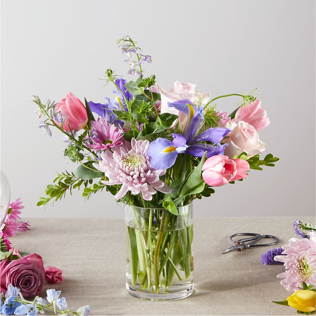 Pastel Tradition - A Florist Original – Tinys Flowers, Lansing IL