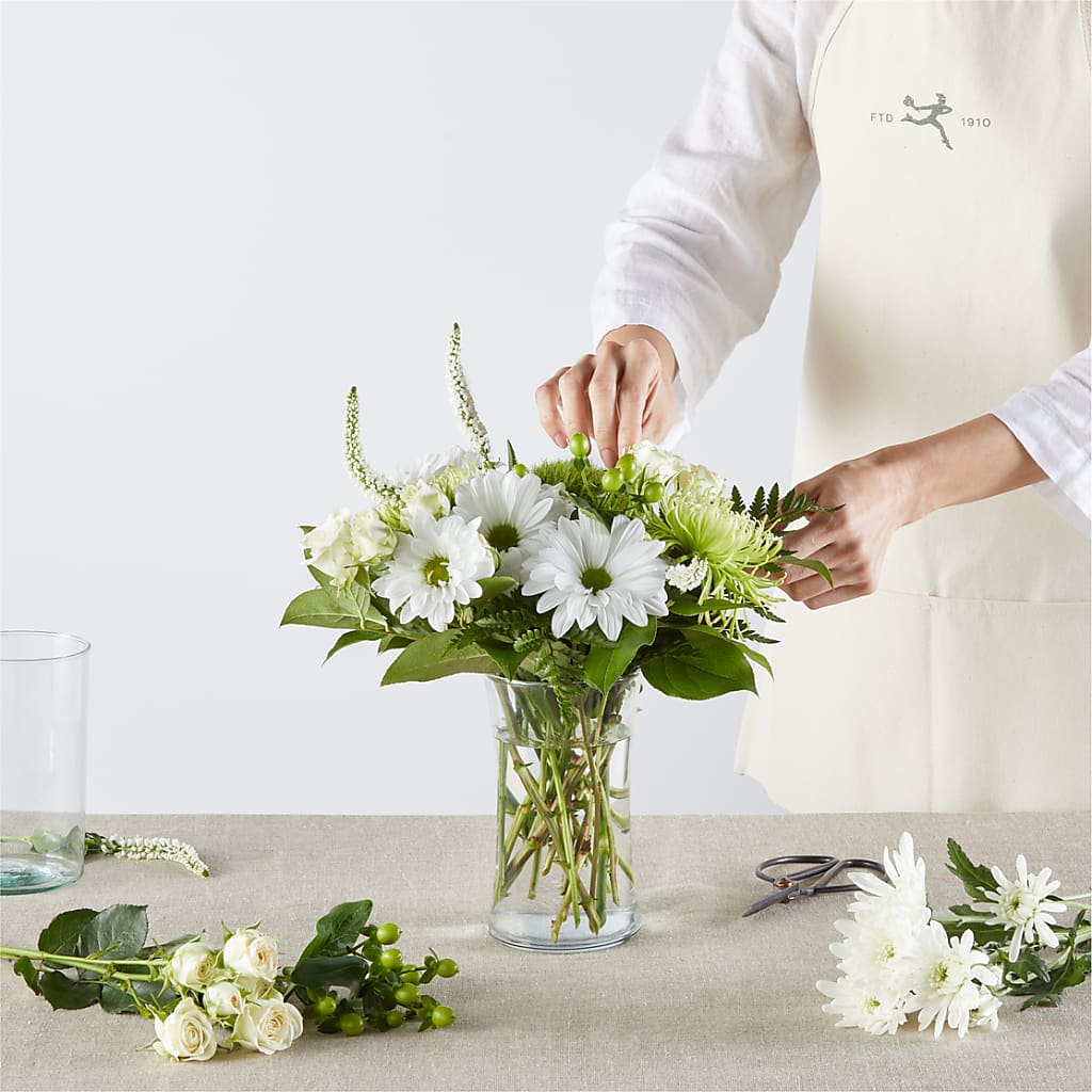 Irish Garden - A Florist Original – Tinys Flowers, Lansing IL